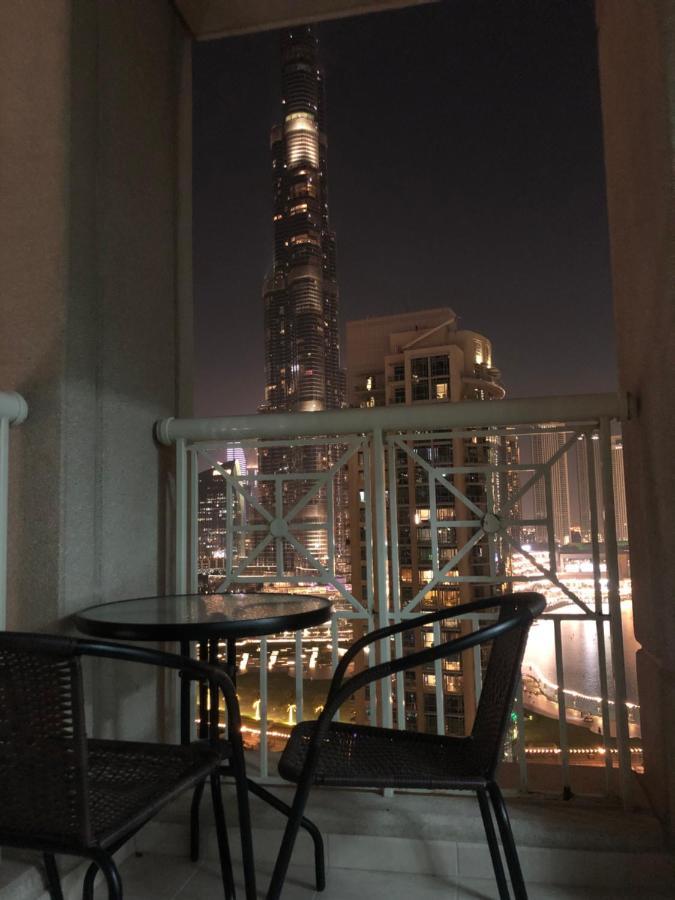Downtown Boulevard One Bedroom Apt In 29 Blvd غرفة وصالة Burj & Fountain View Master Bedroom Plus 2 Single Beds In Living Room Dubai Exterior photo