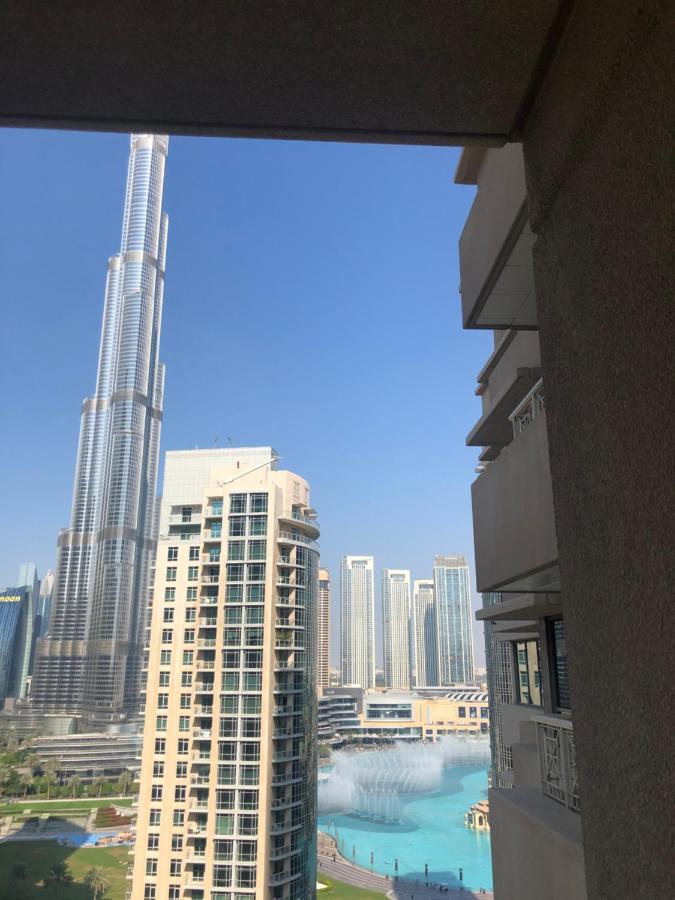 Downtown Boulevard One Bedroom Apt In 29 Blvd غرفة وصالة Burj & Fountain View Master Bedroom Plus 2 Single Beds In Living Room Dubai Exterior photo