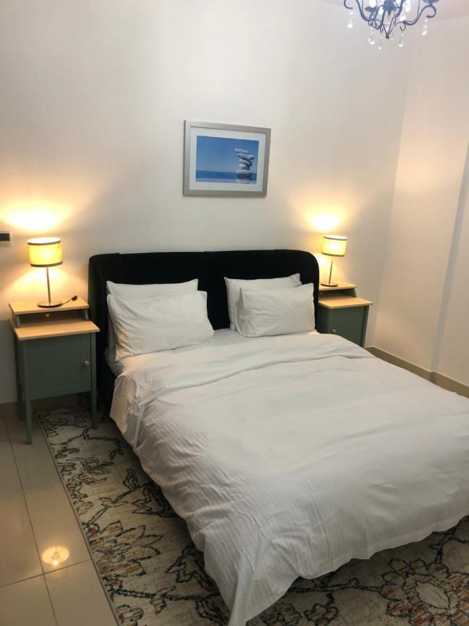 Downtown Boulevard One Bedroom Apt In 29 Blvd غرفة وصالة Burj & Fountain View Master Bedroom Plus 2 Single Beds In Living Room Dubai Exterior photo