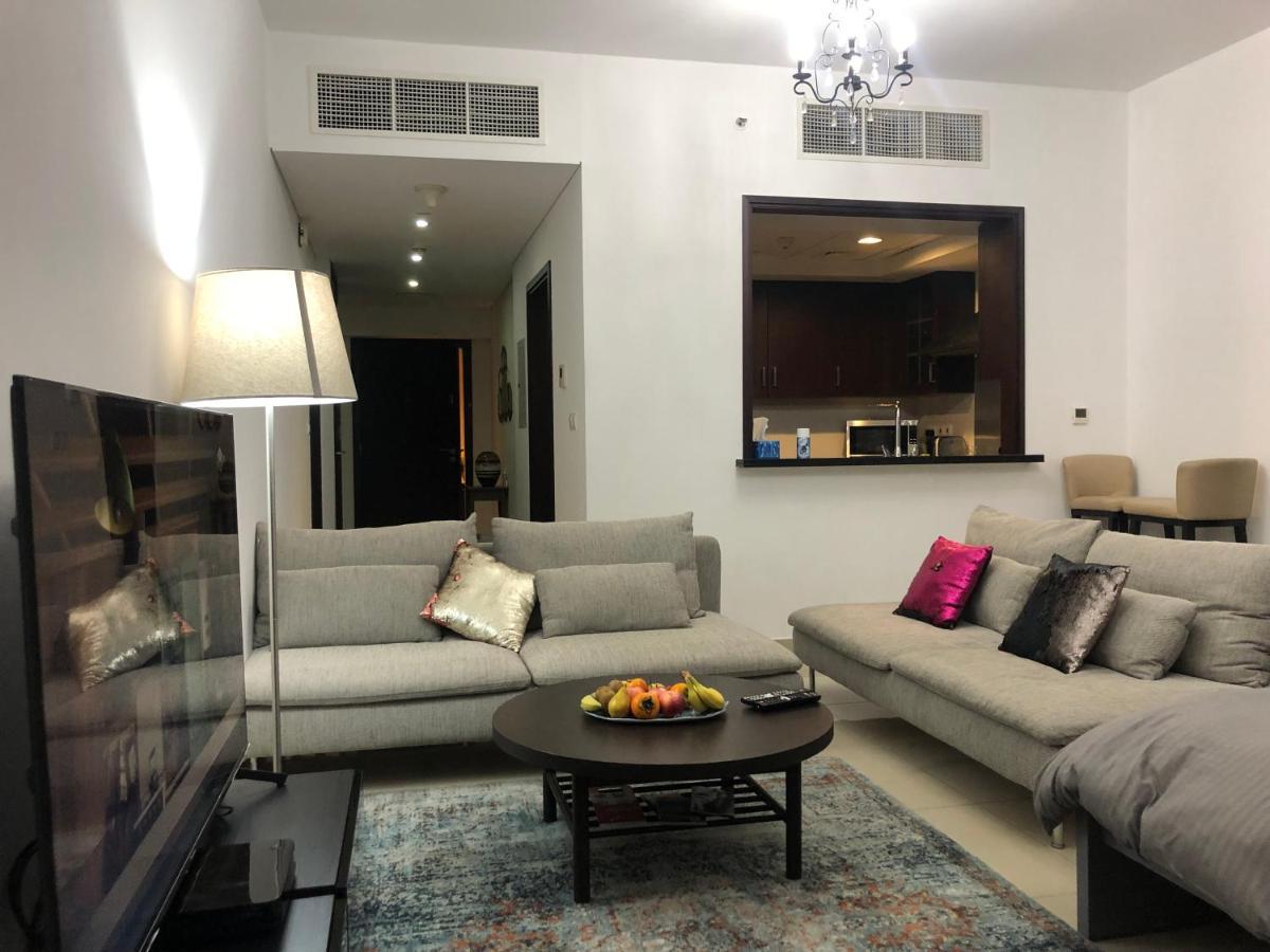 Downtown Boulevard One Bedroom Apt In 29 Blvd غرفة وصالة Burj & Fountain View Master Bedroom Plus 2 Single Beds In Living Room Dubai Exterior photo